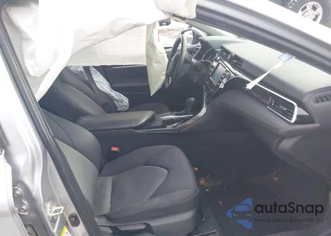 2018 Toyota Camry Le z USA, uszkodzony, nr VIN 4T1B11HK2JU579659